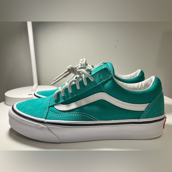 Vans - Picture 3 of 7